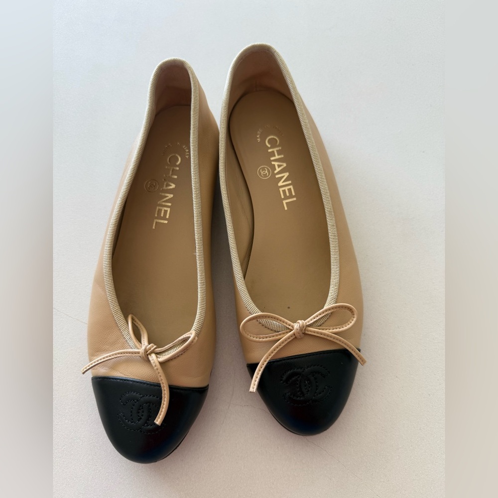 Chanel Women's Tan and Black Ballet Flats. Box and Dustbag included